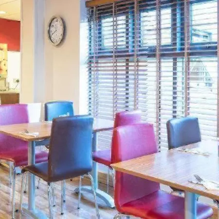 Travelodge Glasgow Airport-3