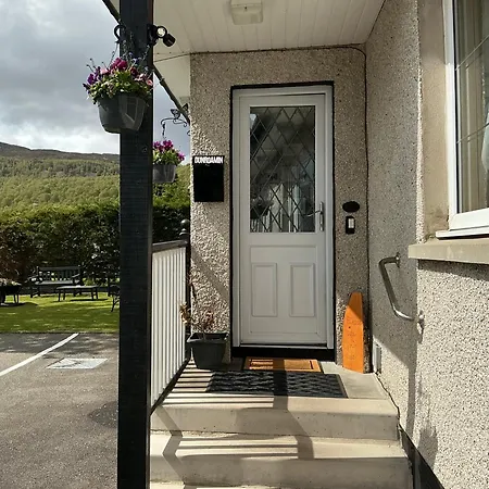 Dunroamin Bed And Breakfast-2