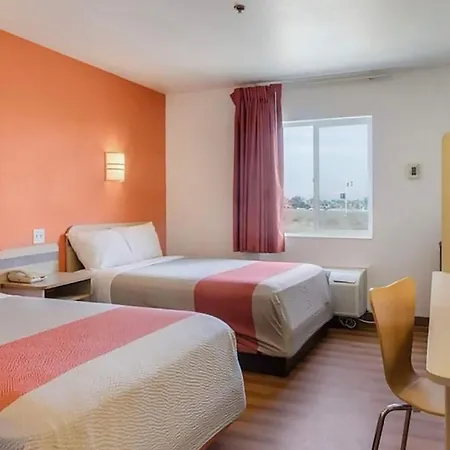 Howard Johnson By Wyndham Lemoore Near Naval Air Station-2