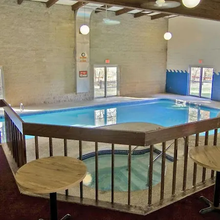 Voyageur Inn And Conference Center-3