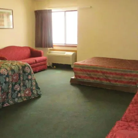 Voyageur Inn And Conference Center-2