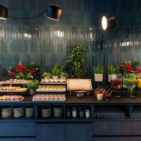 Q Hotel Plus Wroclaw-2