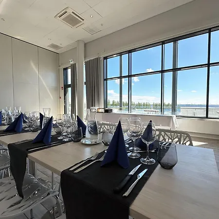 Seaside Glass Villas-3