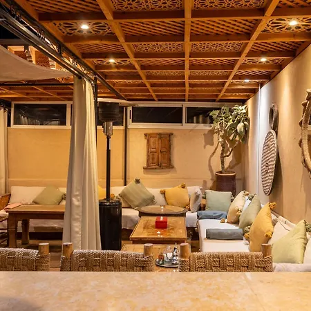 Riad Miss Caracal Jacuzzi & Rooftop-2