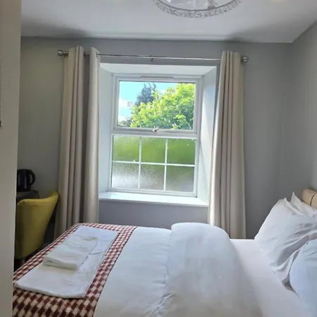 Darlington Arms By The Airport - Free Parking - Bar & Food-3