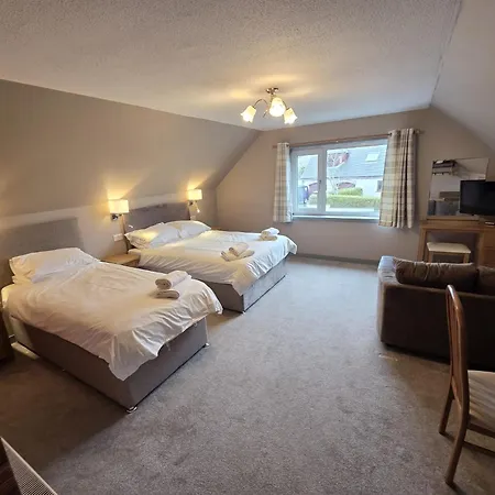 Sanderlay Guest House-3
