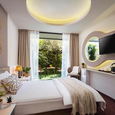 IS Hotel-2
