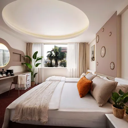 IS Hotel-3