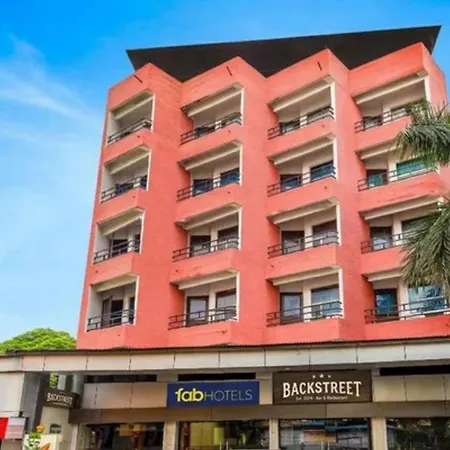 Fabhotel Backstreet-2