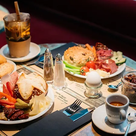 Ruby Ella Hotel Cologne By Ihg-2