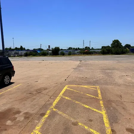 Econo Inn And Suites-3