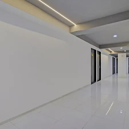 Collection O De'Pearl Hotel-2
