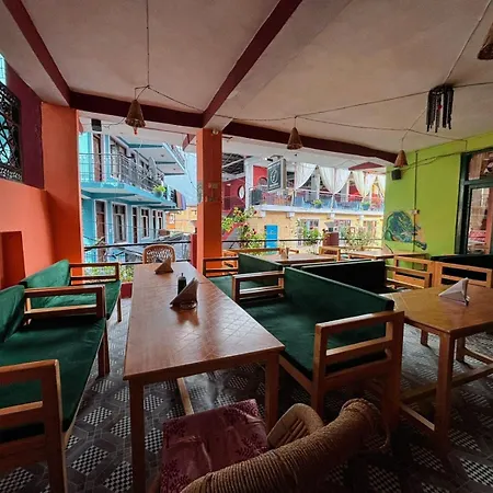Non Stop Cafe Hostel & Stay-2