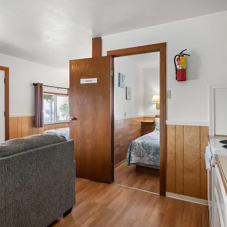 Oceanside Ocean Front Cabins-2