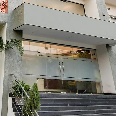 Super Oyo Townhouse Vibhuti Khand Gomti Nagar Formerly Pratham Inn-3