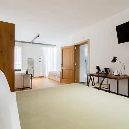 Glass House - Smart Rooms & Parking-2