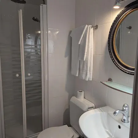 Logis Hotel Regina-2