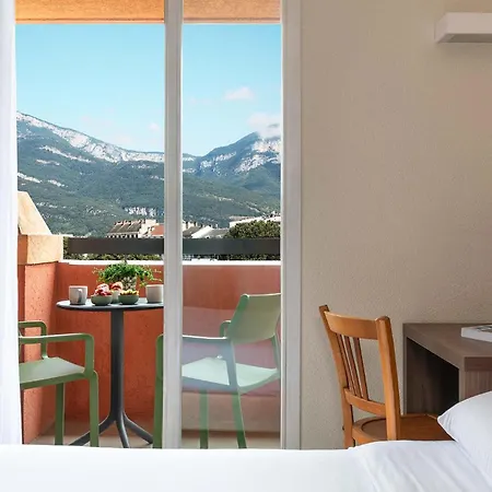Kyriad Chambery Centre - Hotel Et Residence-3