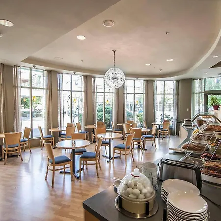 Comfort Hotel Vancouver Airport-2