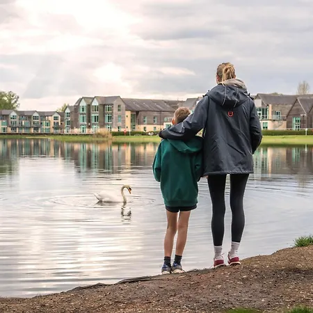 De Vere Cotswold Water Park Apartments-2