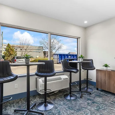 Sandman Hotel & Suites Calgary West-3