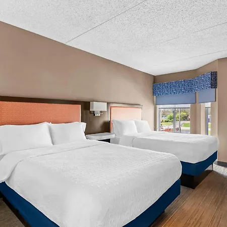 Hampton Inn & Suites Scottsburg-2