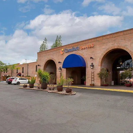 Comfort Suites Tucson Near Sabino Canyon-3