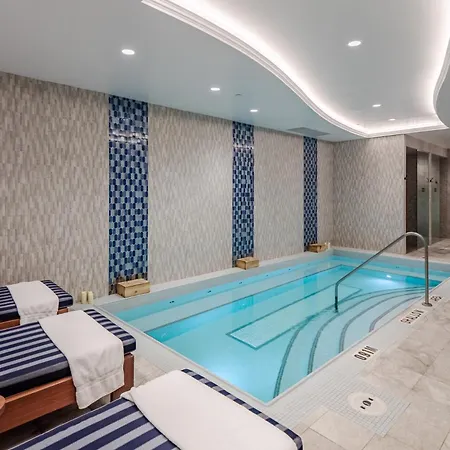 124 On Queen Hotel & Spa-3