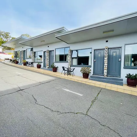 White Manor Motel-2