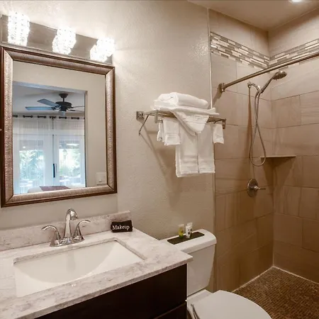 Lantern Light Inn - Romantic Getaway (Adults Only)-2