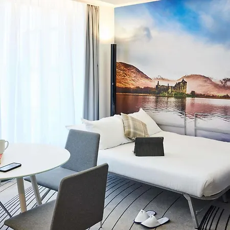 Novotel Edinburgh Centre-2