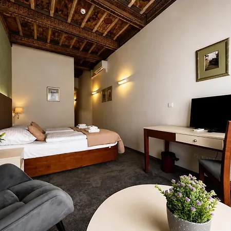 Lh Hotel Golden Wheel-3
