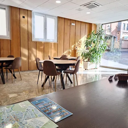 Hostal Lizana 2-3