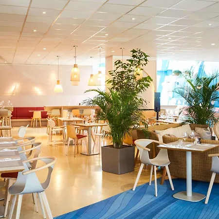 ibis Styles Toulon Centre Port-2