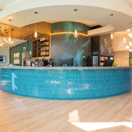 Sandman Signature Surrey-Guildford Suites-2