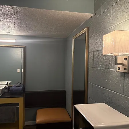 Lamplighter Motel-3