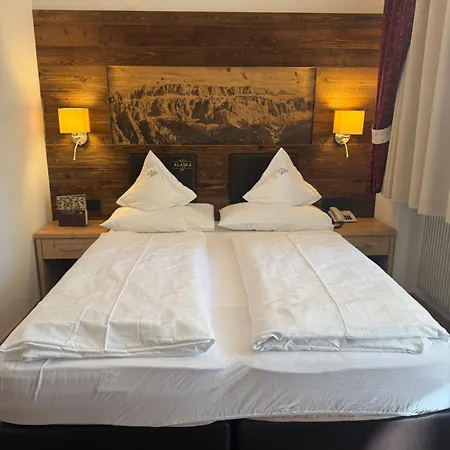 Hotel Alaska-3