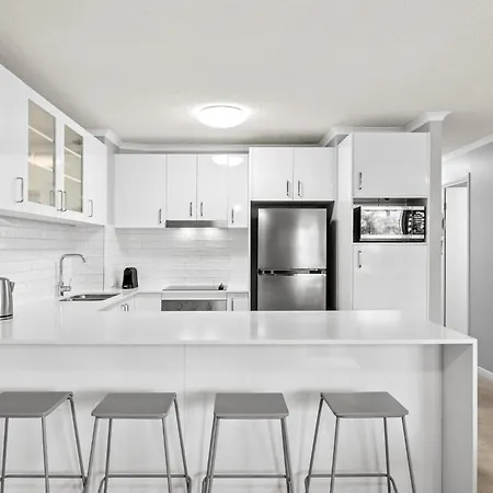 Dockside Apartments Mooloolaba-Pool Open-2