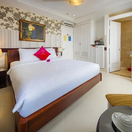 Pink Suite Saigon Airport Hotel-3