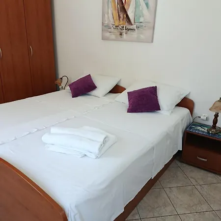 Ava Studio Apartment And Room-2
