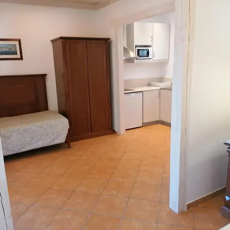 Magda'S Hotel Apartments-3
