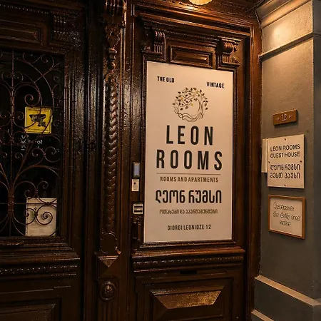 Leon Rooms-2