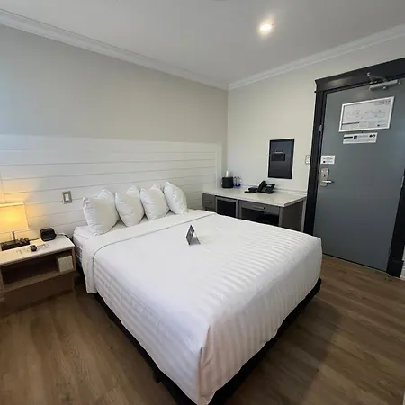 Colonial Hotel & Suites-3