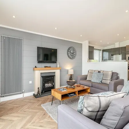 Midsomer Lodges-3