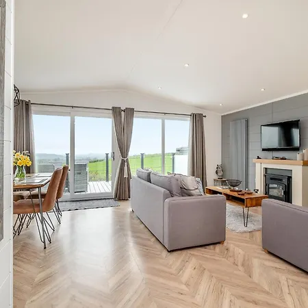 Midsomer Lodges-2