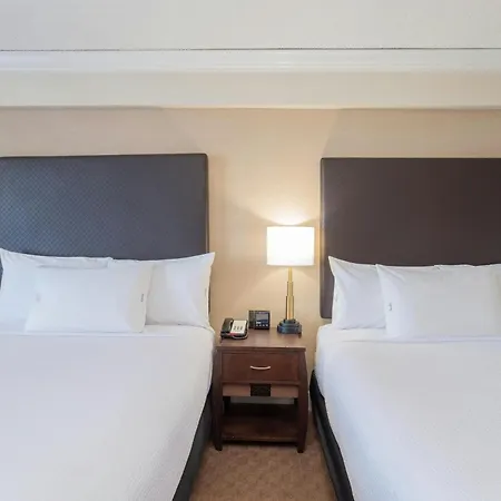 Sandman Signature Vancouver Airport Hotel & Resort-3