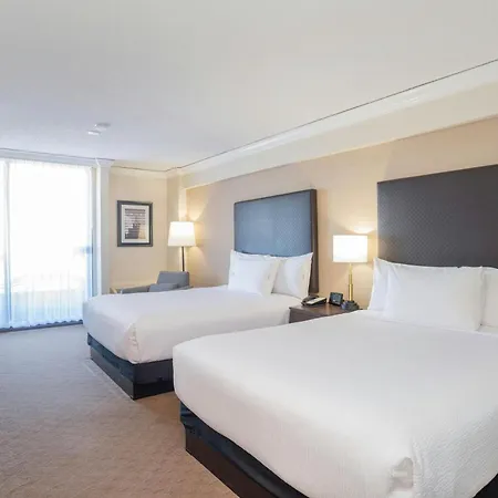 Sandman Signature Vancouver Airport Hotel & Resort-2