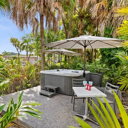 Trinity Beach Club Holiday Apartments-2