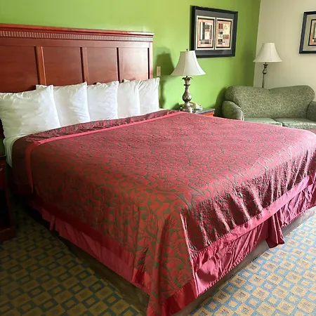 Days Inn & Suites By Wyndham Wichita-2
