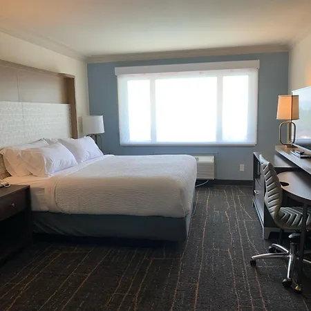 Holiday Inn Victoria - Elk Lake By Ihg-2